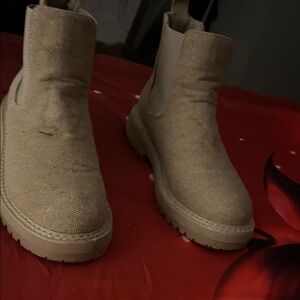 Stylish Beige Women's Boots